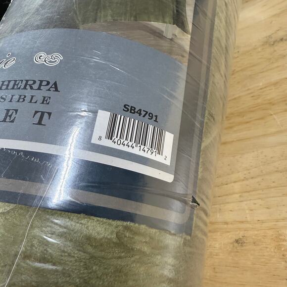 Chic Home Evie NWT Super Soft Green 2 Piece Reversible Twin XL Blanket & 1 Sham - Picture 5 of 6